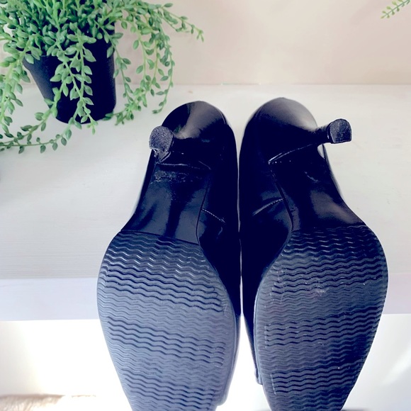 Steve Madden Black Patent shoes (size 7 1/2) - Picture 3 of 5